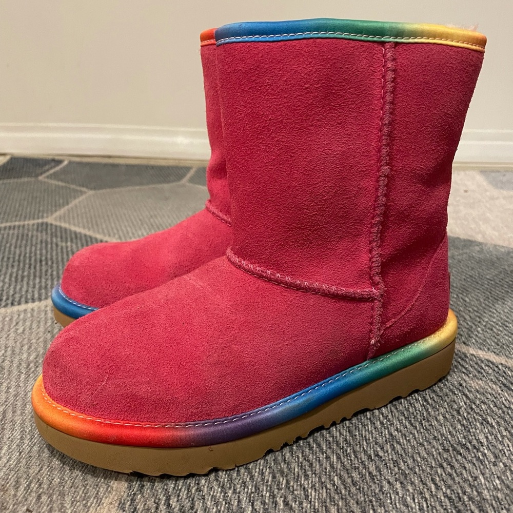 UGG CLASSIC SHORT II RAINBOW - Size US 13